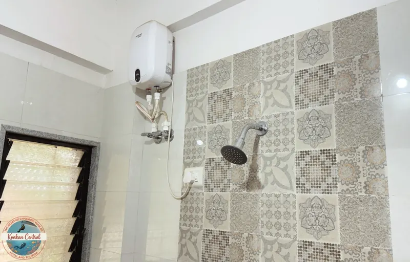 Bathroom of the Two Queen Beds Room, with hot water